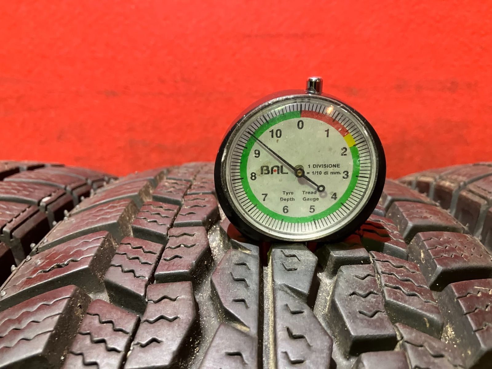 スタッドレスタイヤ 205