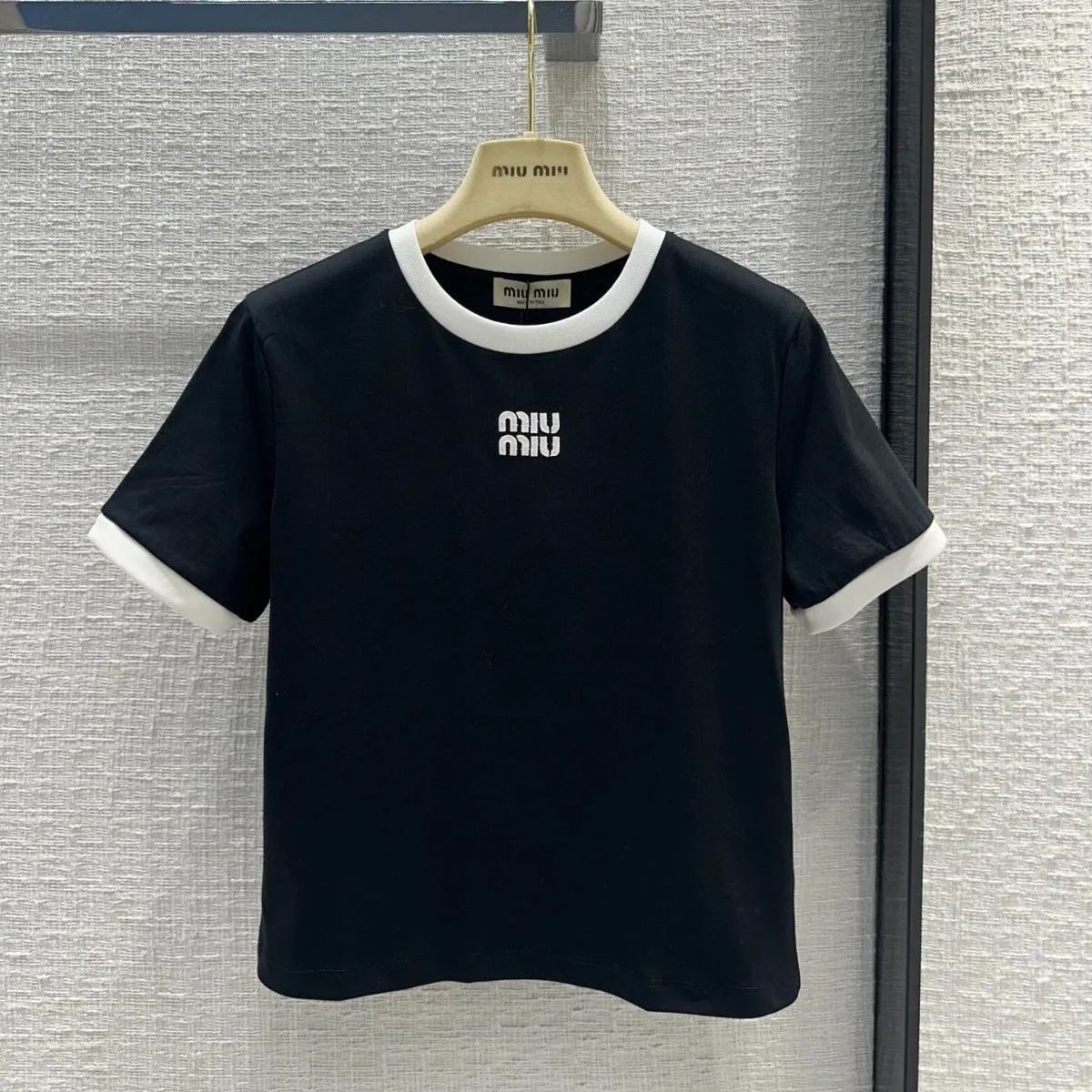 在庫処分商品 ミュウミュウ MIUMIU ロゴ刺繡 Tシャツ