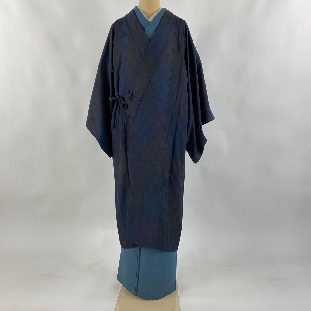 道中着 身丈119cm 裄丈63cm S 和装コート 着物衿 地紋 ぼかし柄 濃紺 正絹