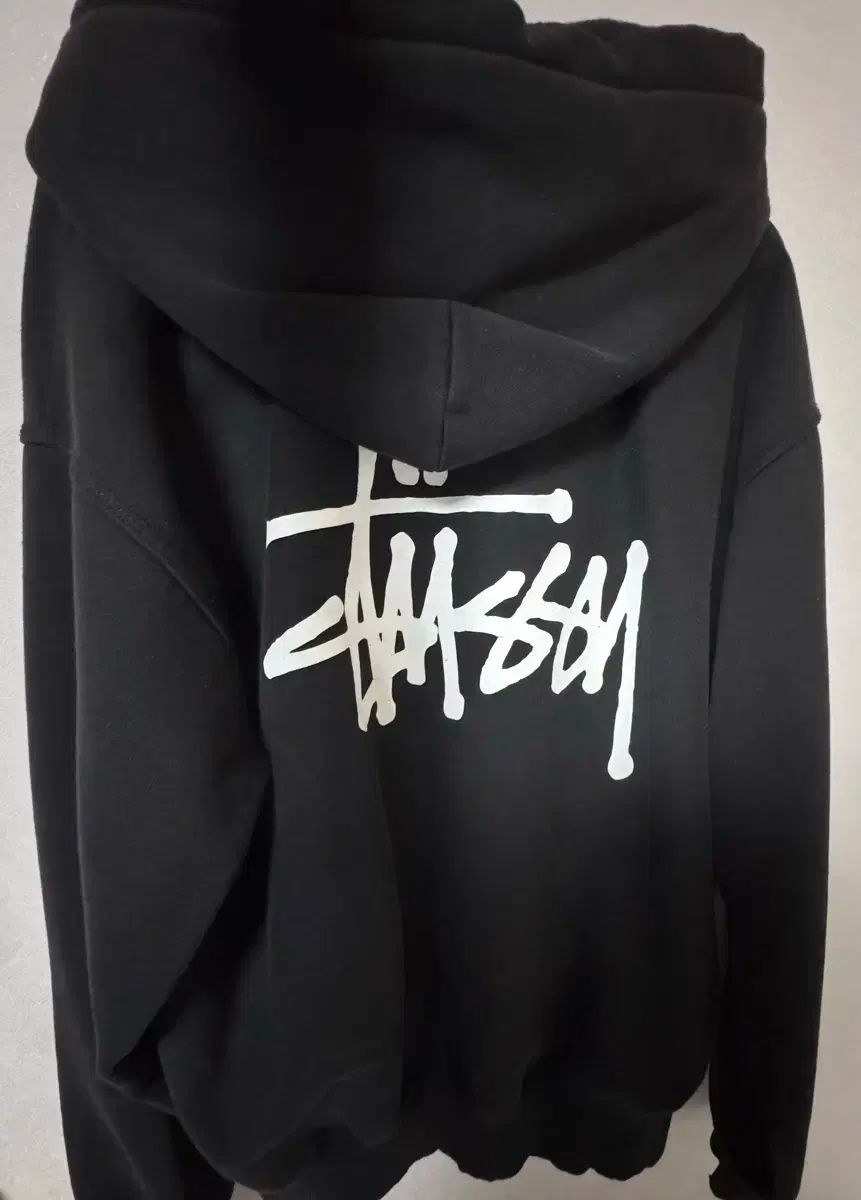 STUSSY(ステューシー) フード付き ジップアップパーカー 黒 m
