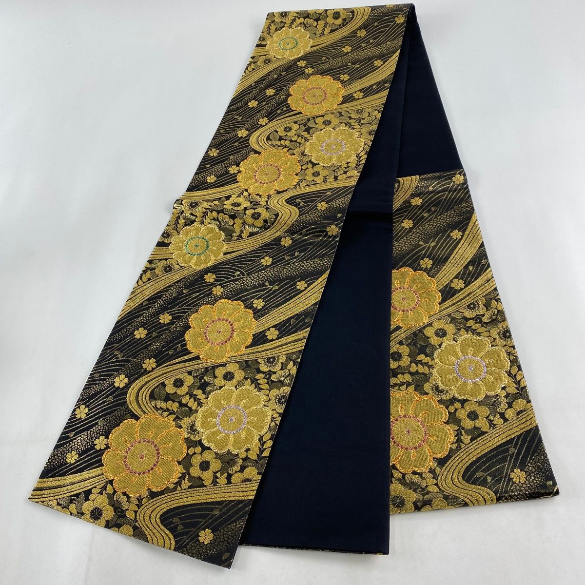 袋帯 美品 秀品 草花 流水 金糸 箔 墨色 六通 正絹 【中古 袋帯 美品 秀品 草花 流水 金糸 箔 墨色 六通 正絹 【中古