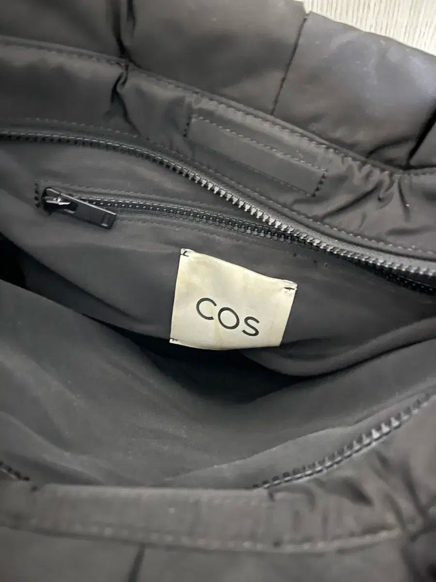 COS ｜ オーバーサイズ ドレープ クロスボディバッグ バッグ Black