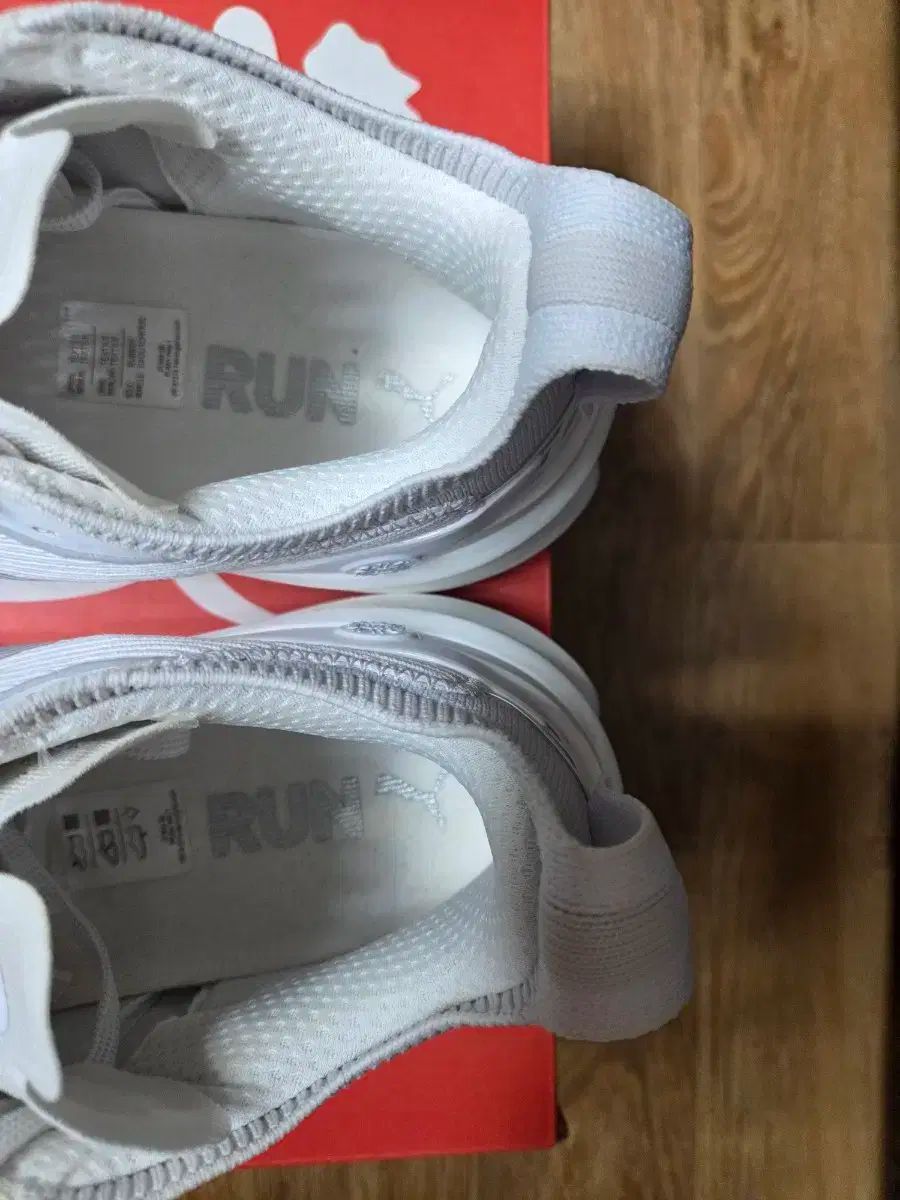 オールホワイト