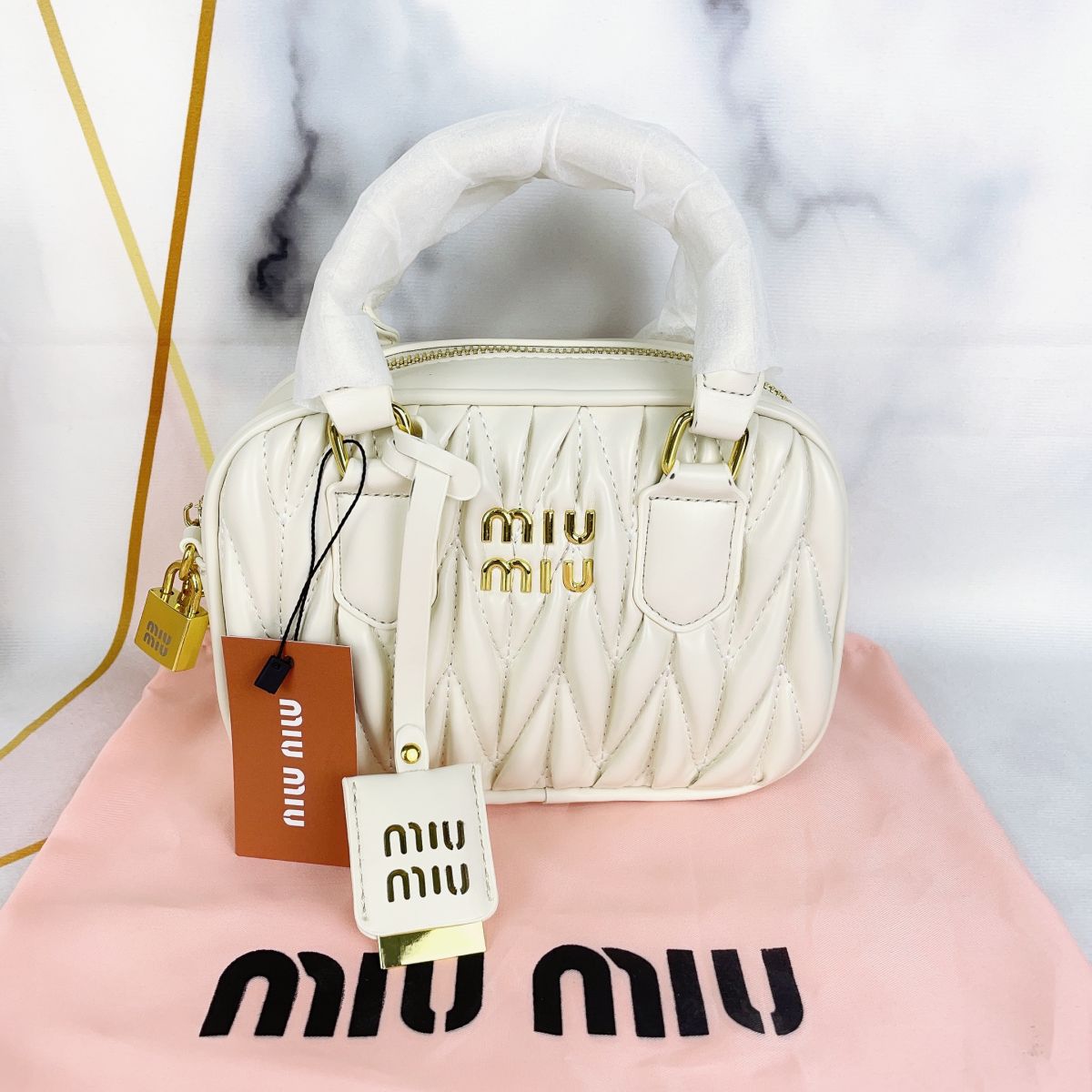 新品 MIU MIU ミュウミュウボウリングバッグ ハンドバッグ ホワイト 箱付き 匿名で即日発送 - メルカリ