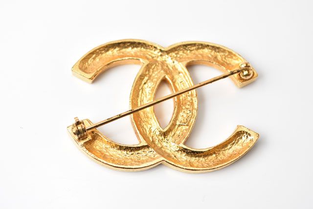 CHANEL シャネル　ブローチ　ココマーク CHANEL ブローチ A64762 B06258 ココマーク パール (505771414
