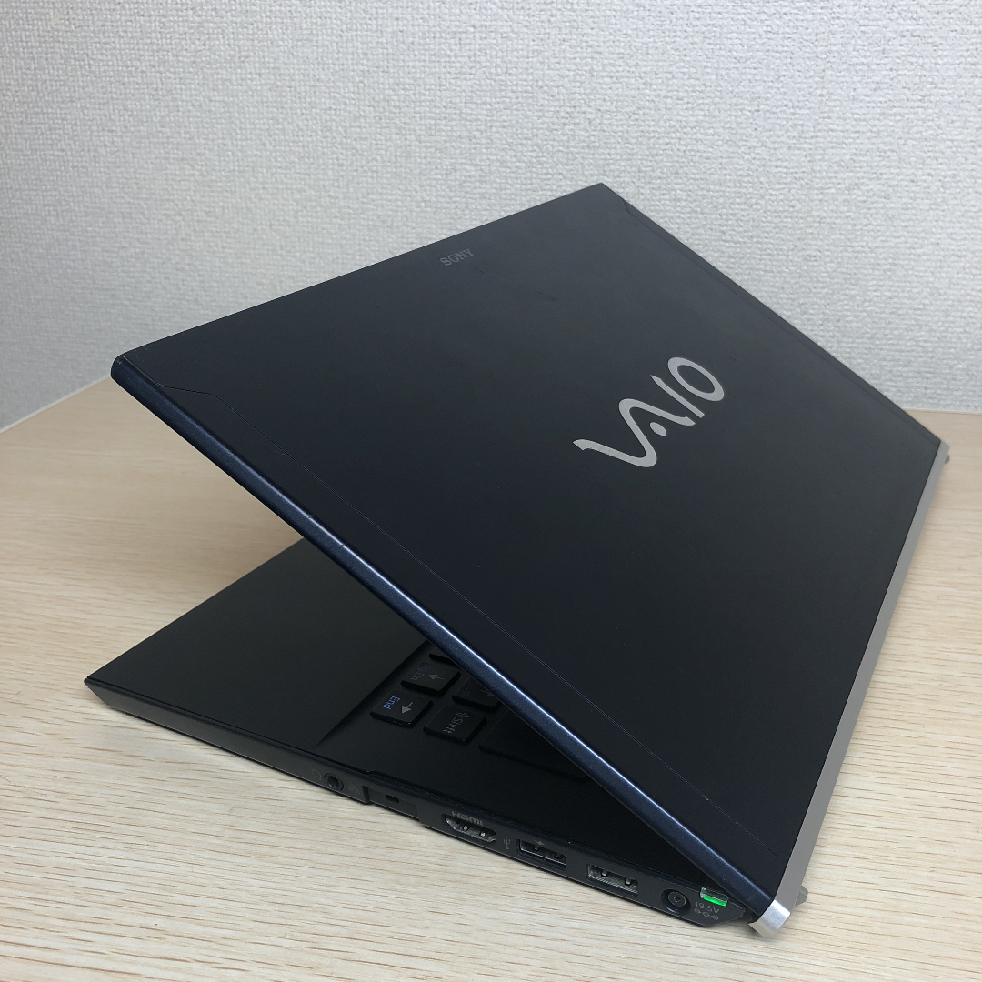 超軽量超薄型SONY VAIO Corei7 メモリ8GB SSD搭載