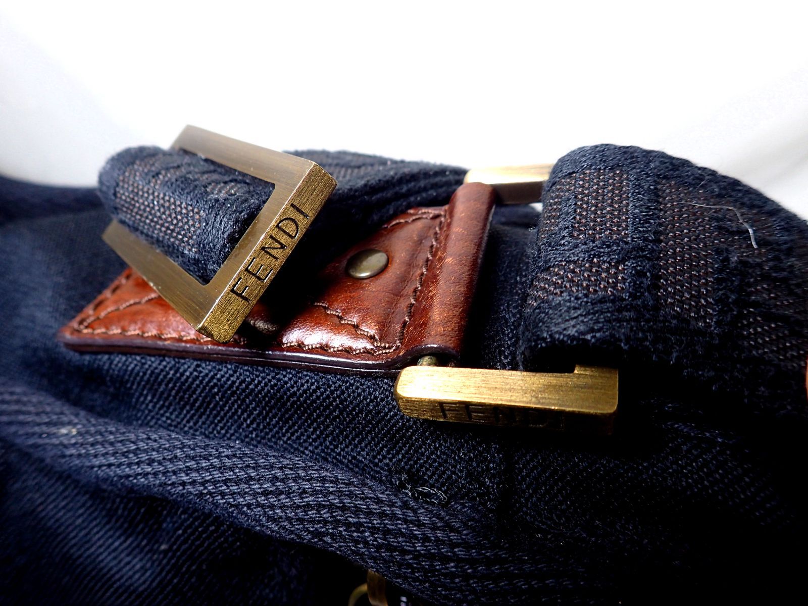 正規品・極美品 FENDI フェンディ ショルダーバッグ FF キャンバス 