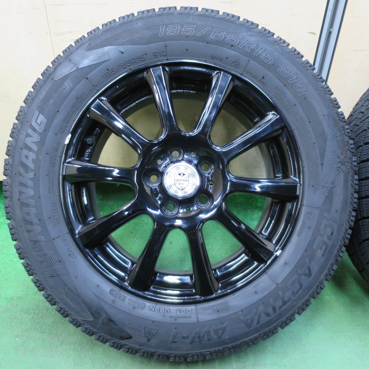等 195⁄65R15 スタッドレス バリ溝 195⁄65R15 バリ溝！23年！キレイ 