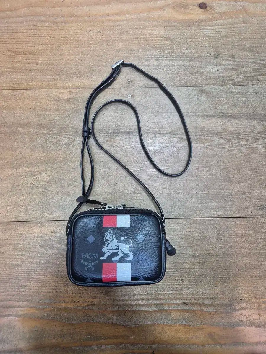 誠州屋 MCM ブラック ミニ クロスバッグ バッグ