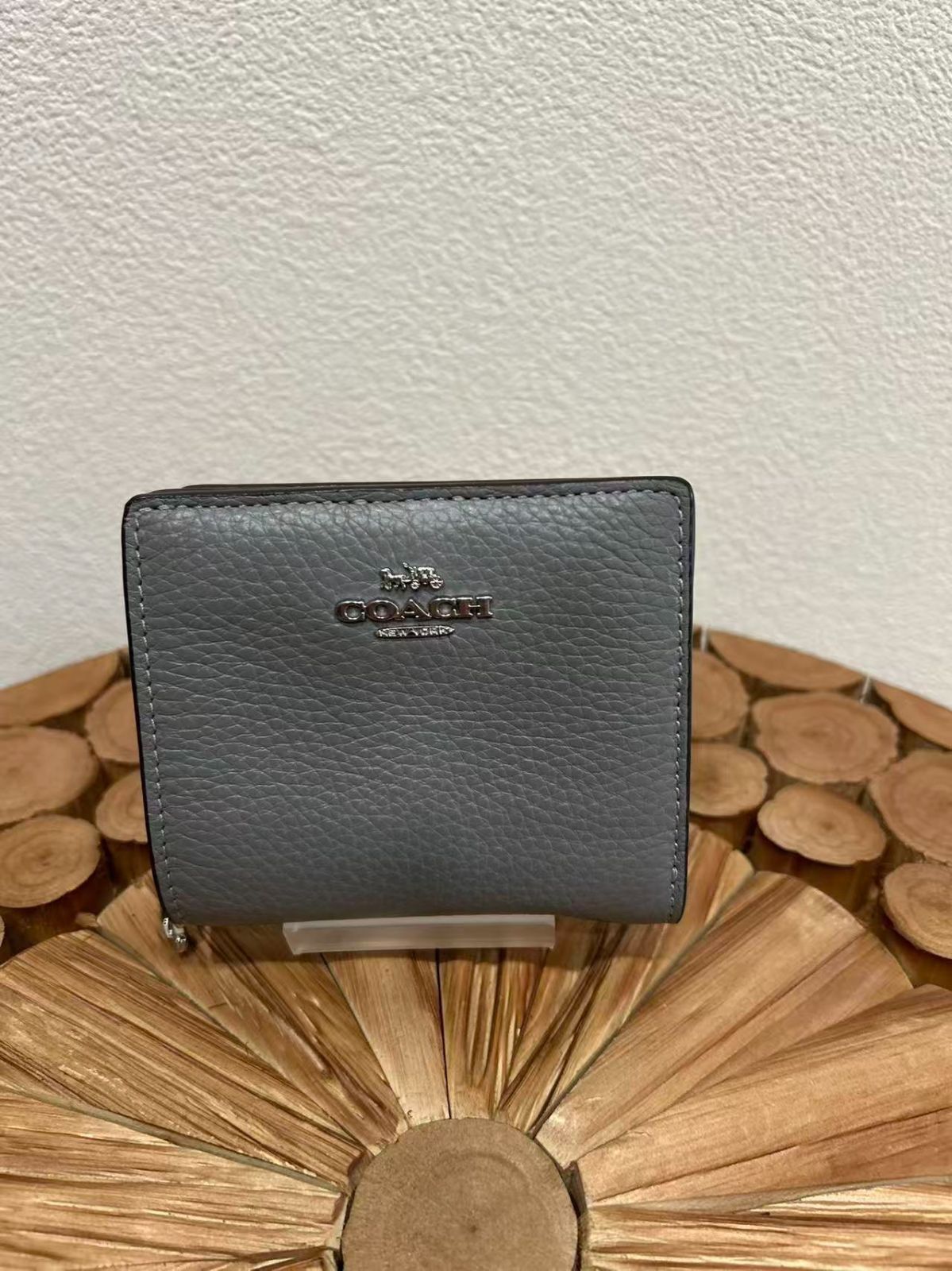 未使用級✨ コーチ レディース スナップ ラウンド 二つ折り財布 グレイ ブルー 国内正規品美品 コーチ レディース スナップ ラウンド 二つ折り