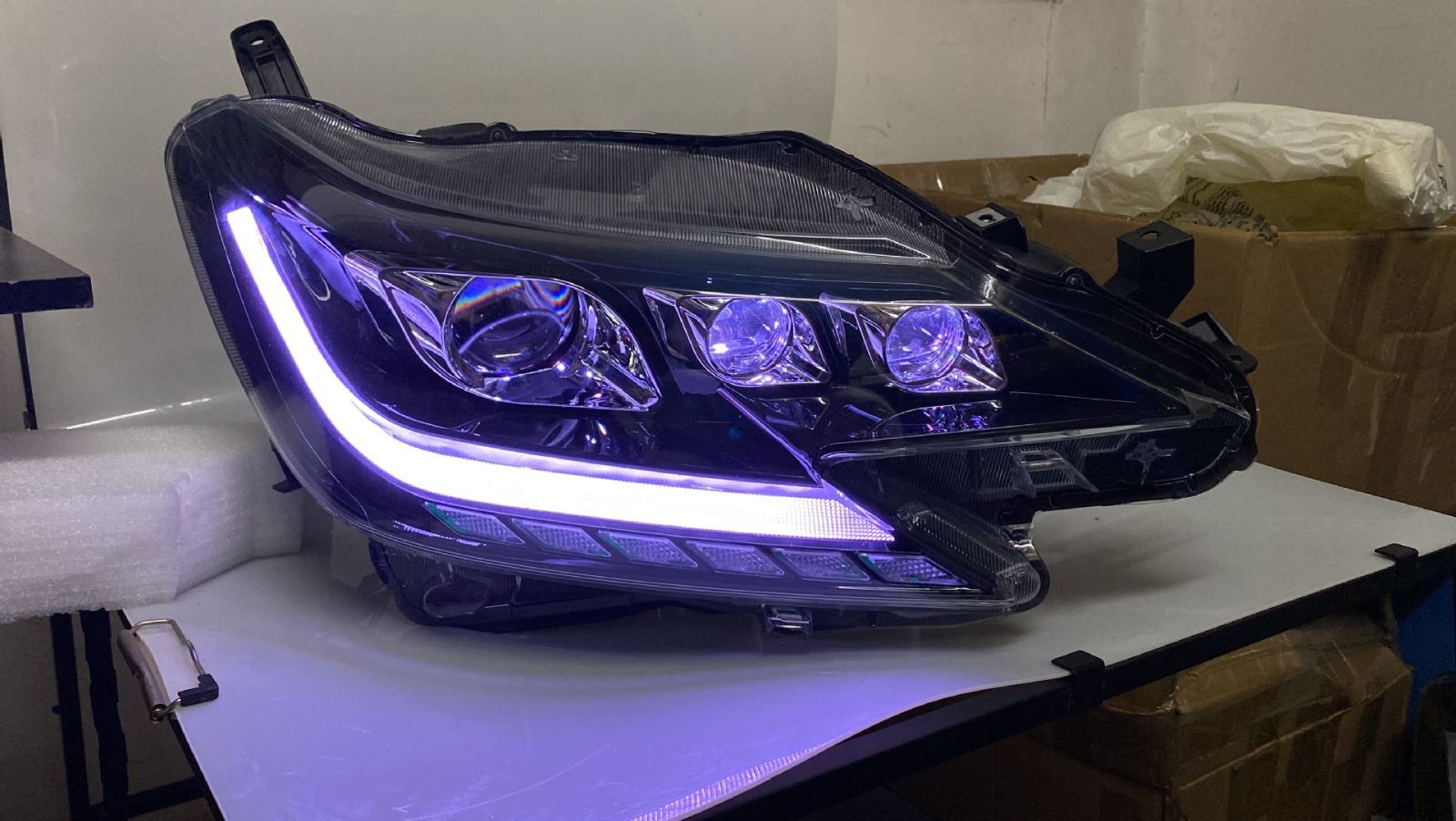 送料無料】10～17年式トヨタ マークX対応 日規三眼RGB仕様