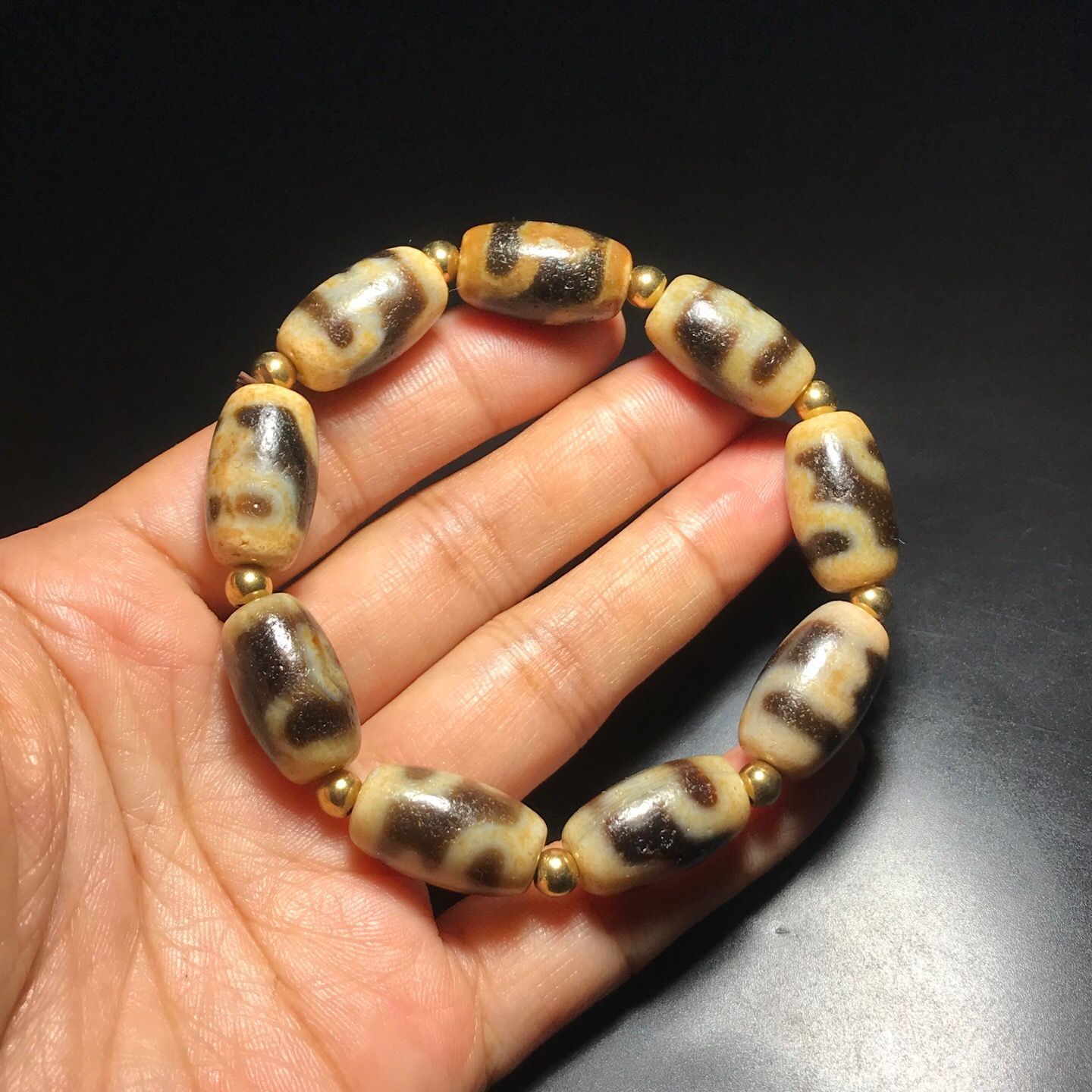 ミャンマー瑪瑙経年骨董品 旧家蔵出し 瑪瑙細密彫 自然風化紋 寶瓶天珠手串 根付 供養品 風水開運
