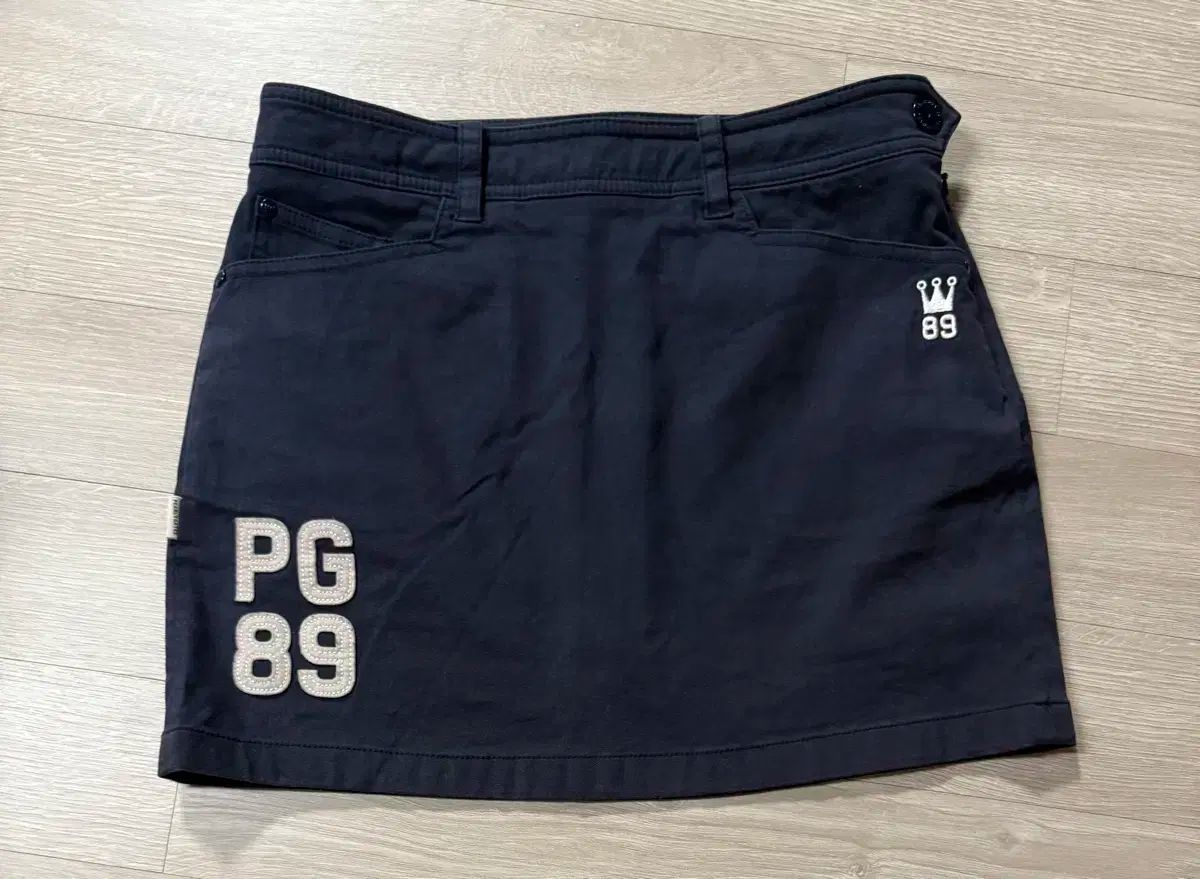 美品⛳️ パーリーゲイツ　スカート 0 レディースゴルフウェア パーリーゲイツ PG 【ストレッチ】千鳥×幾何学柄バックロゴ