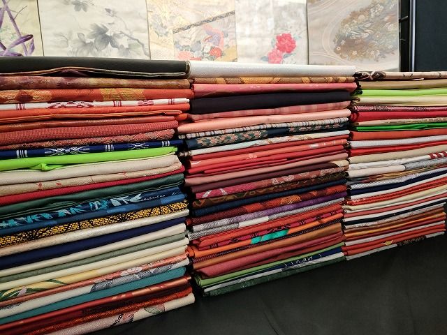 専用ページ名古屋帯 正絹 葡萄やお華 鳥 菱 亀甲 虹彩 K-9747 名古屋帯 塩瀬 紅型 白地に亀甲・花・蝶柄 ob420 | リサイクルと