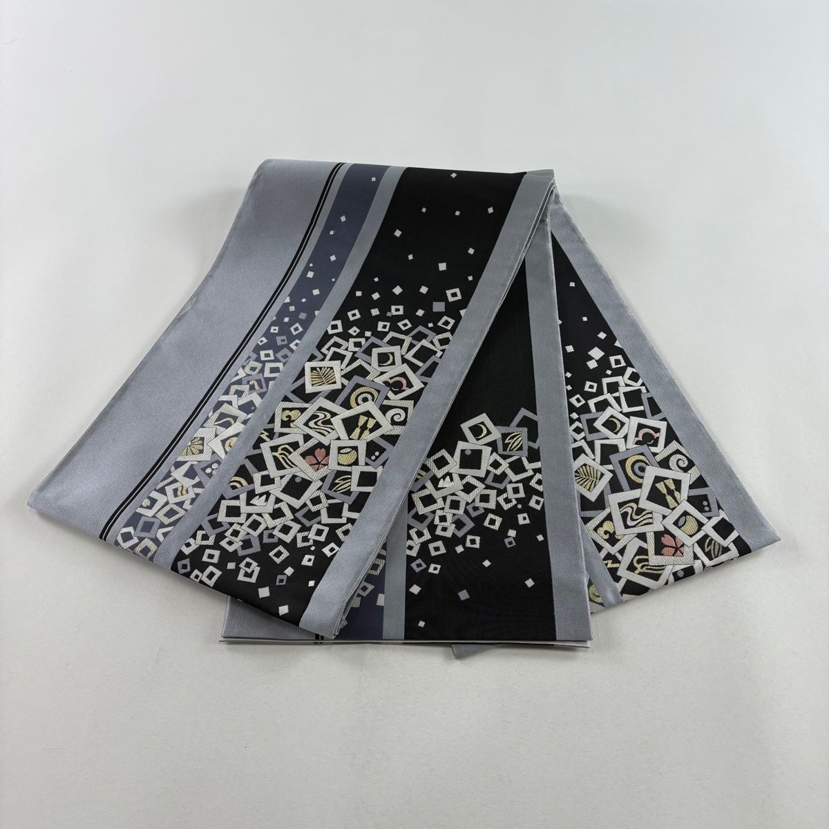 袋帯 名品 色紙 松竹梅 刺繍 箔 青灰色 六通 正絹 【中古
