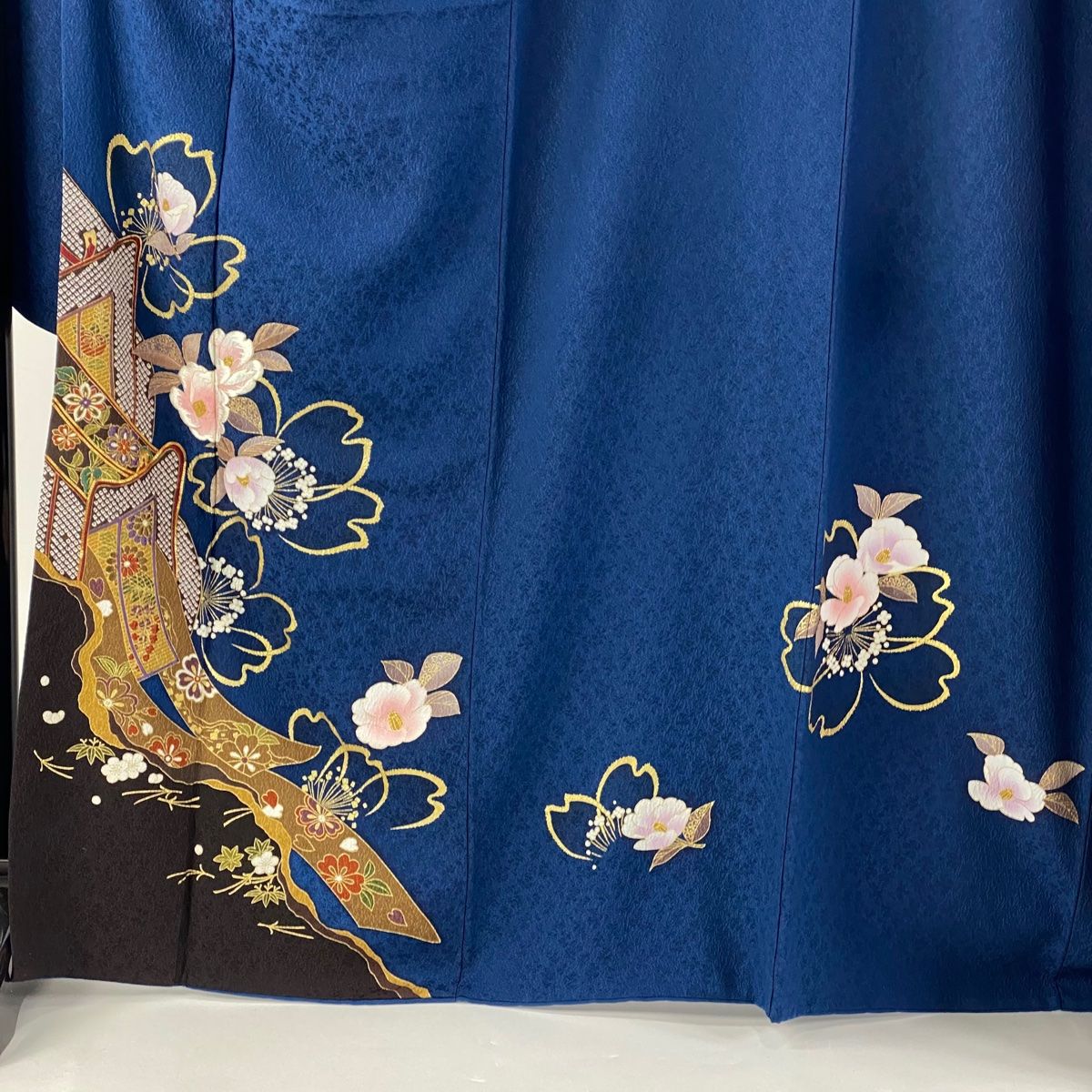 振袖フルセット 身丈162裄66 豪華絢爛 金彩 駒刺繍 逸品 白 美品 高級金駒刺繍の振袖レンタル】 古典柄・Lサイズ・ピンク ・品番K