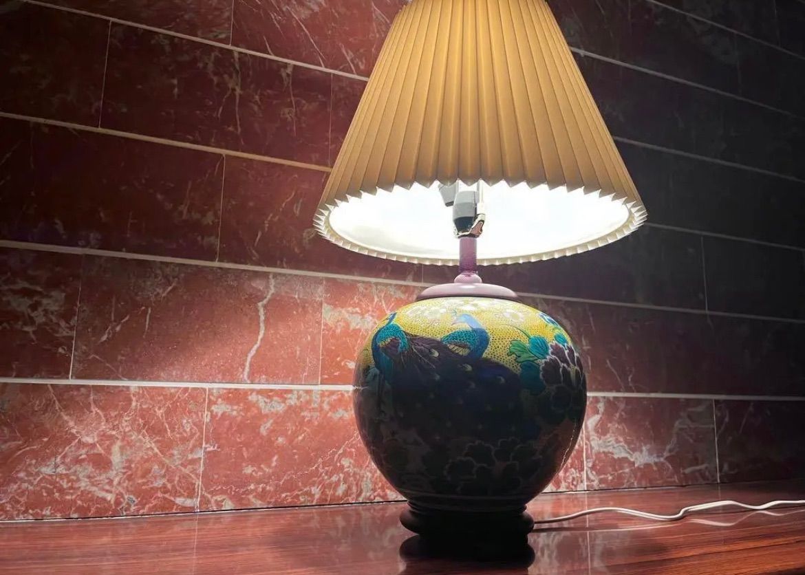 九谷焼きの間接照明　上品なフロアランプ吉田屋孔雀牡丹山茶花高級伝統日本 九谷焼きの間接照明 上品なフロアランプ吉田屋孔雀牡丹山茶花高級伝統