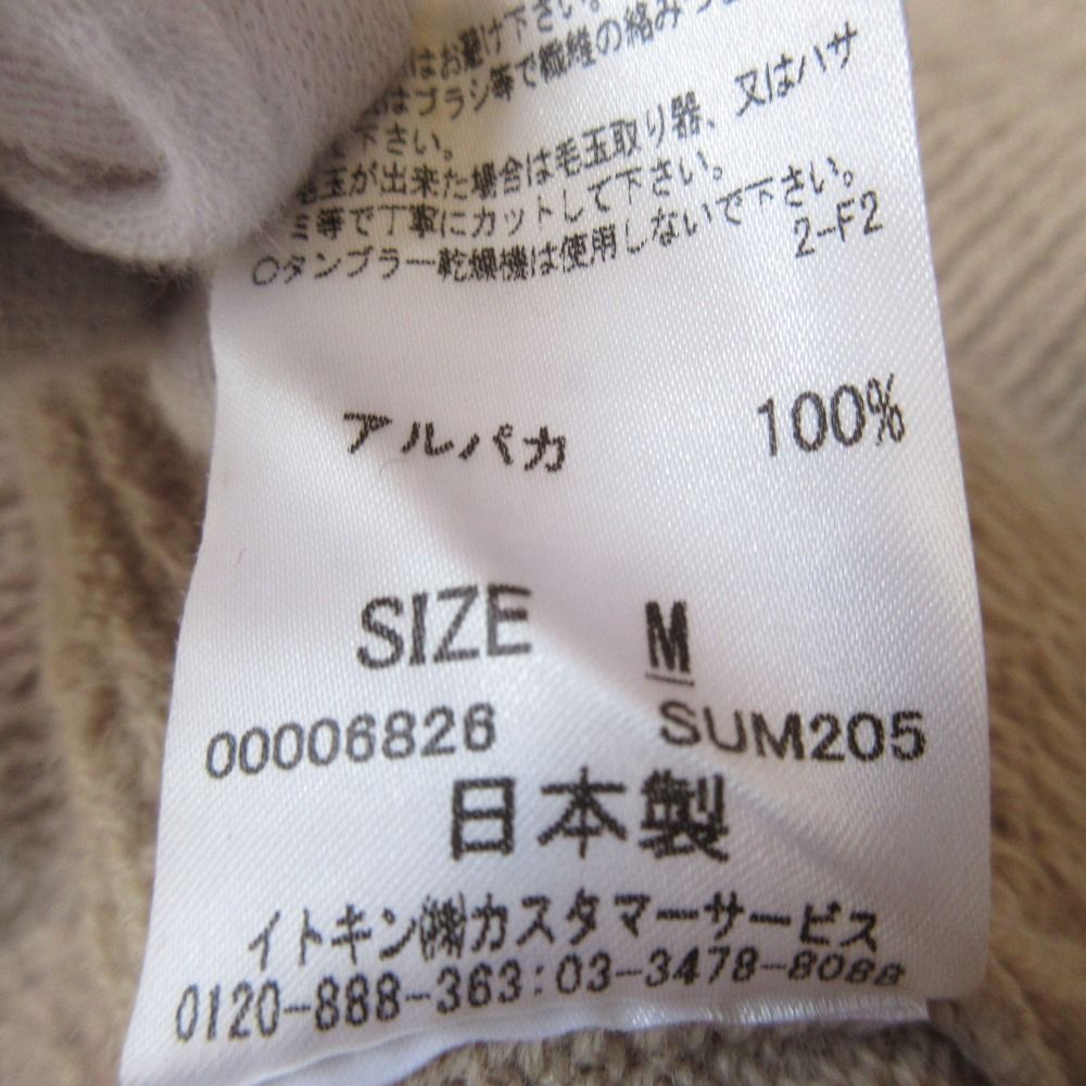 ベージュ