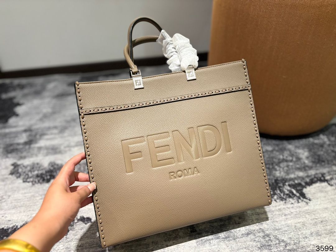 FENDI ハンドバッグ 軽量 ロゴ S1177 ナイロン 楽天市場】FENDI 【フェンディ】7VA447 A6FW ピーカブーエックス