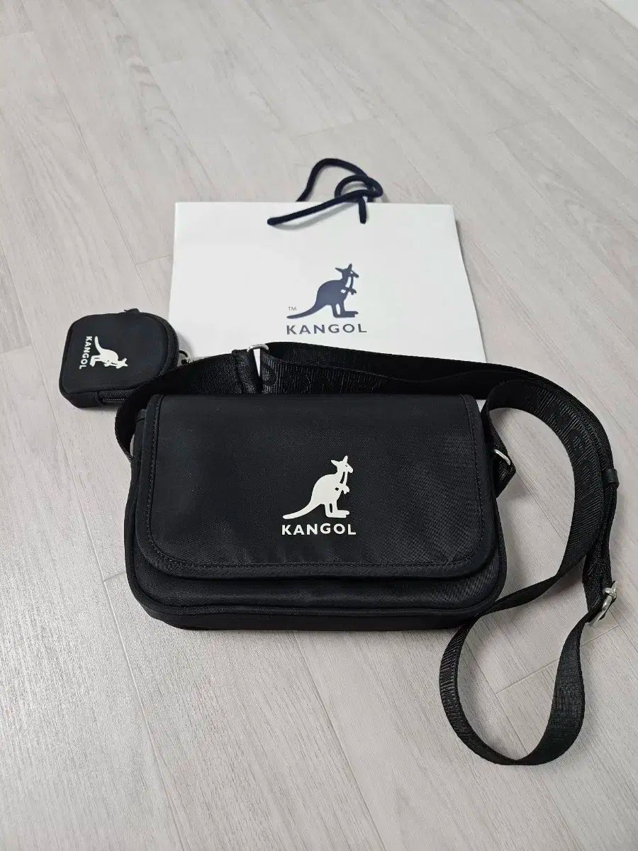 kangol カンゴール ミニ クロスバッグ ニロ フーディ 3258 ブラック カメラバッグ