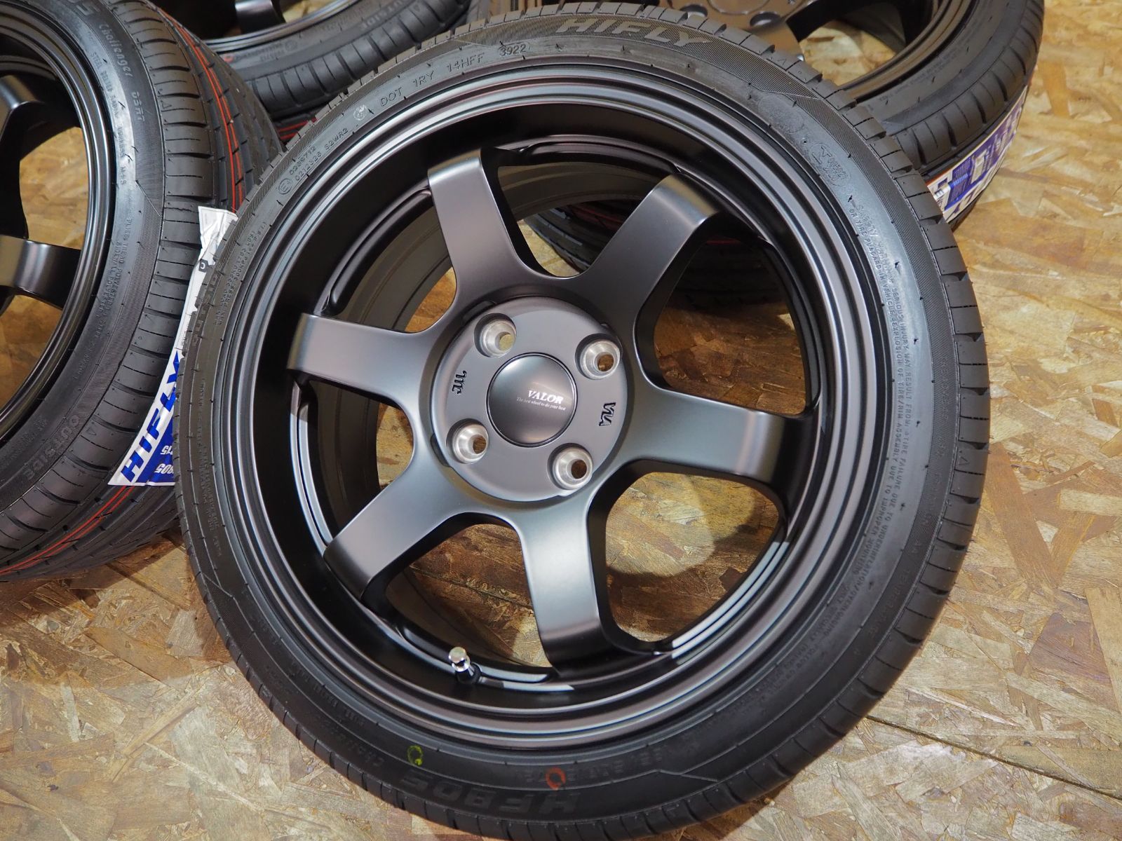 ★逆ゾリ★165/50R15 6.5J+38 4H100 新品 人気 軽量 深リム 引っ張り タイヤホイールセット 1台分 アルト エブリイ スペーシア ワゴンR ライフ デイズ エッセ コペン ミラ ムーヴ 軽トラ 軽箱 軽四 カスタム マットブラック