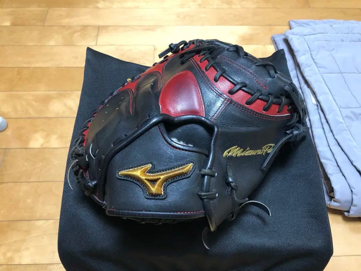 ミズノプロ 軟式キャッチャーミット 號SAKEBI SS型 炭谷モデル Mizuno