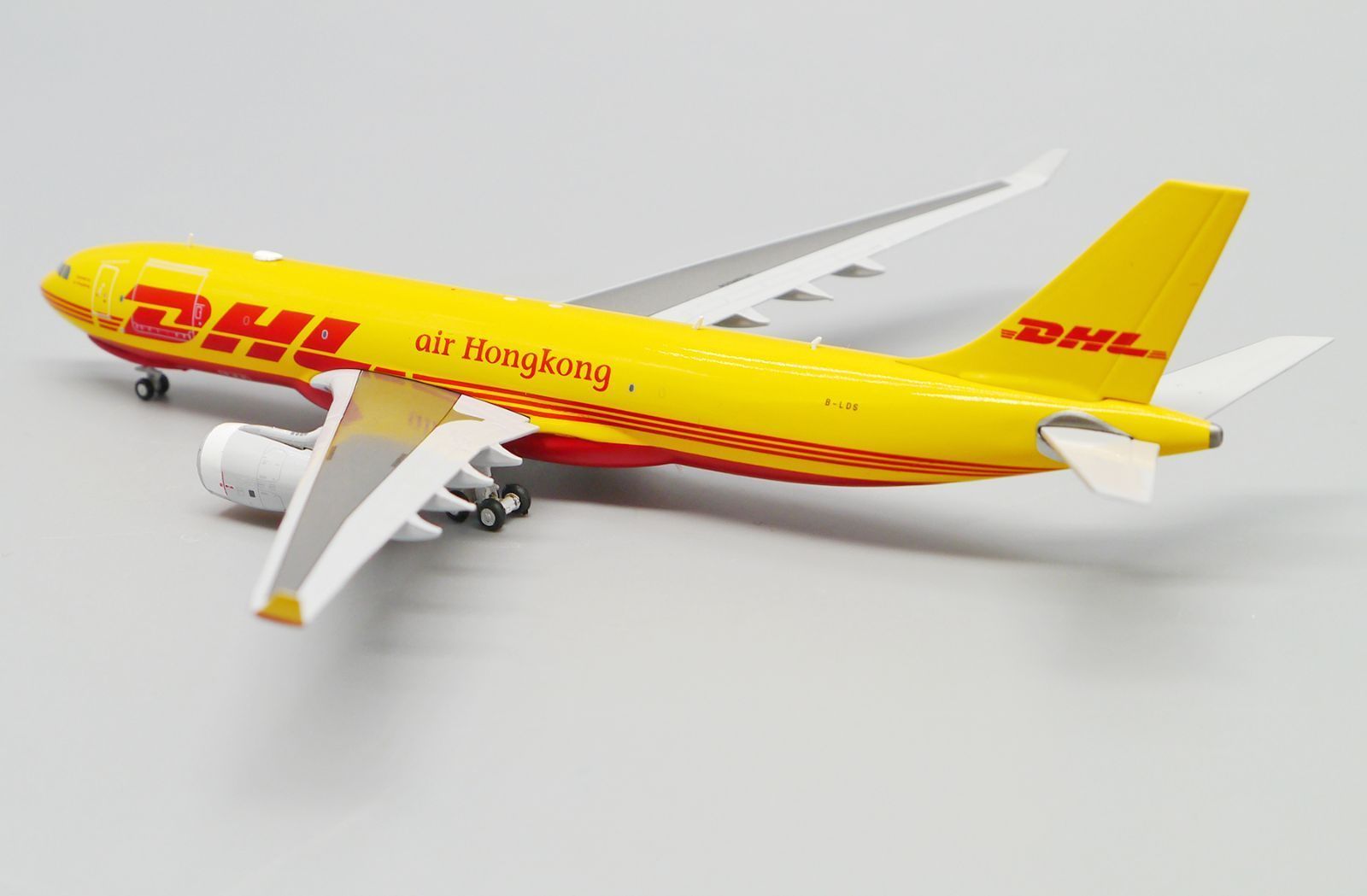 エアホンコン A330-200F