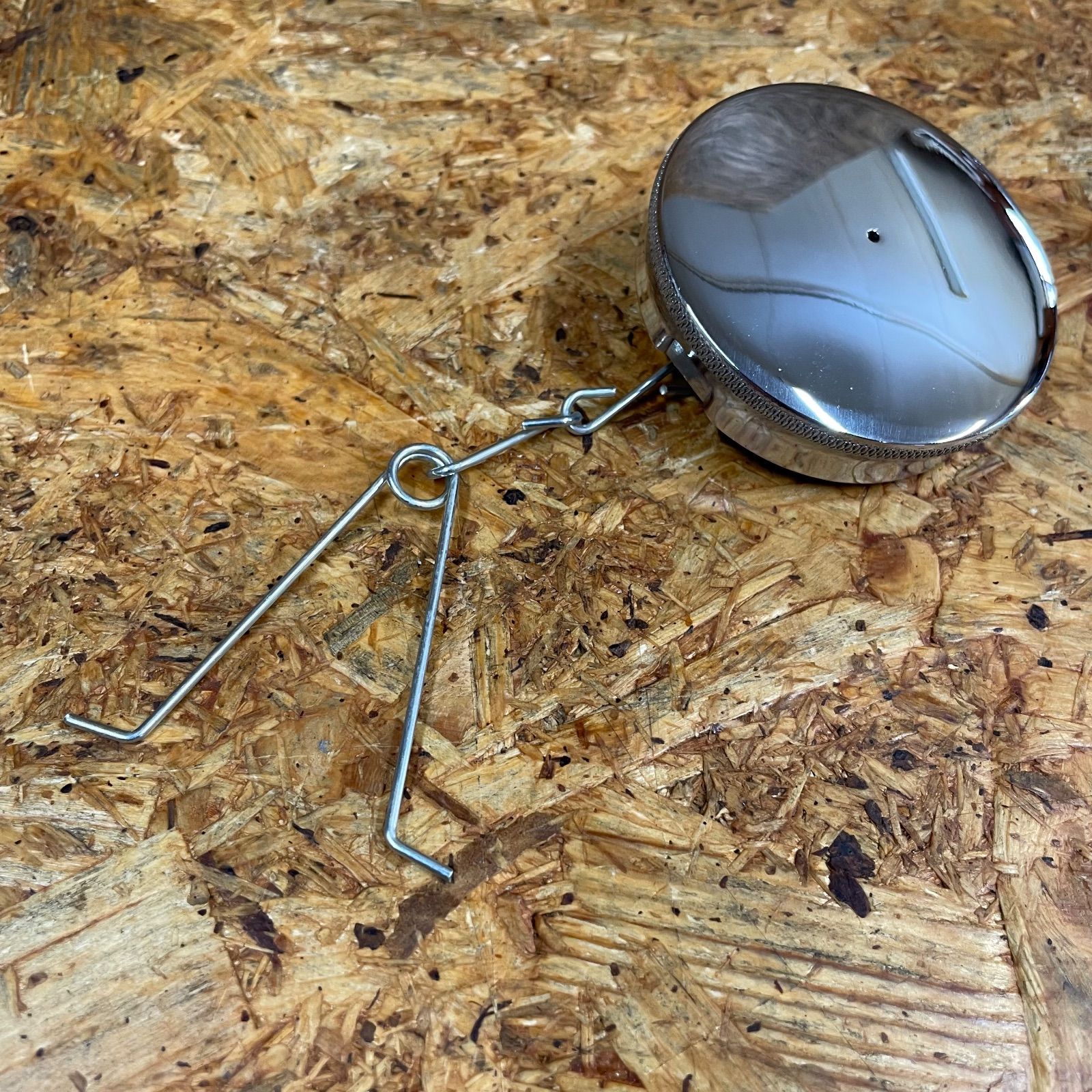 ワッセル タンクキャップ チェーン付 トライアンフ ドーム トップ 英車 BSA Triumph ビンテージ norton 83-3875 WW72044