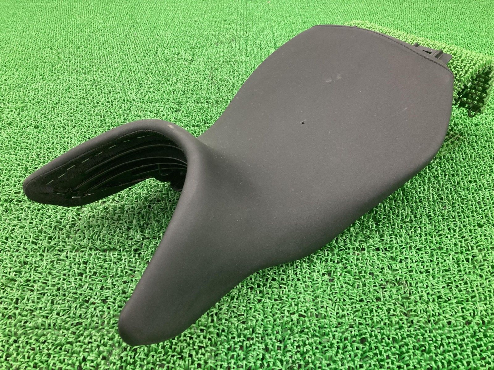 BMW 純正 R1200R R1250R R1200RS シート BMW 純正 R1200R R1250R R1200RS ライダーズ シート 黒 シート