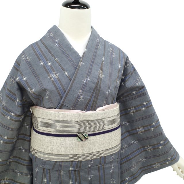 本場琉球かすり 紬 着物 リサイクル 正絹 袷 沖縄県 手織り 琉球絣 ブルーグレー 縞 ツバメ 十字絣 水流 カジュアル 琉球かすり 紬 着物 春 秋 冬 仕立て上がり 身丈161 裄丈68 Mサイズ みやがわ sb16367