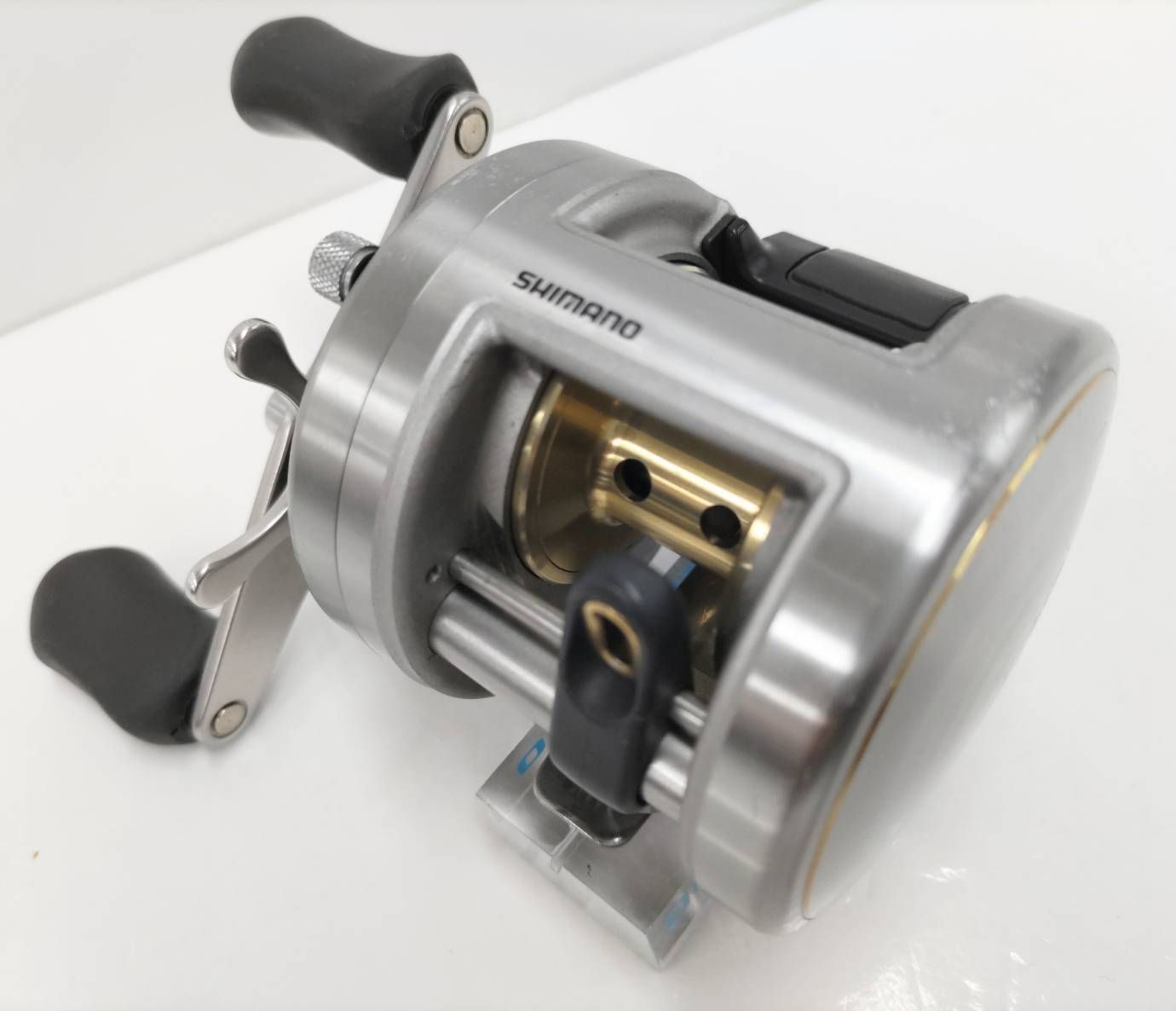 春爆セール！】【極良品】シマノ 05カルカッタ 200（01）バス ナマズ