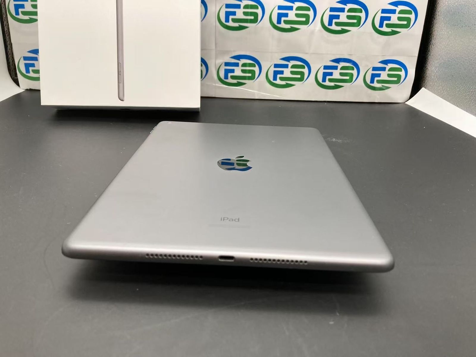 美品 iPad 第8世代 32GB スペースグレイ Wi-Fiモデル 外観きれい 美品 iPad 第8世代 32GB スペースグレイ Wi-Fiモデル 外観きれい