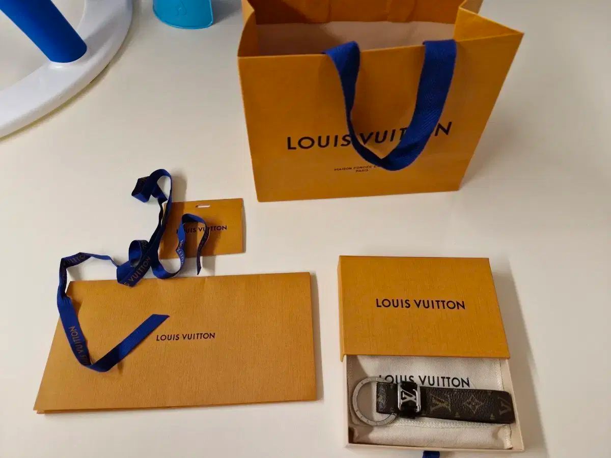 Louis Vuitton ルイヴィトン ドラゴンヌ キーホルダー