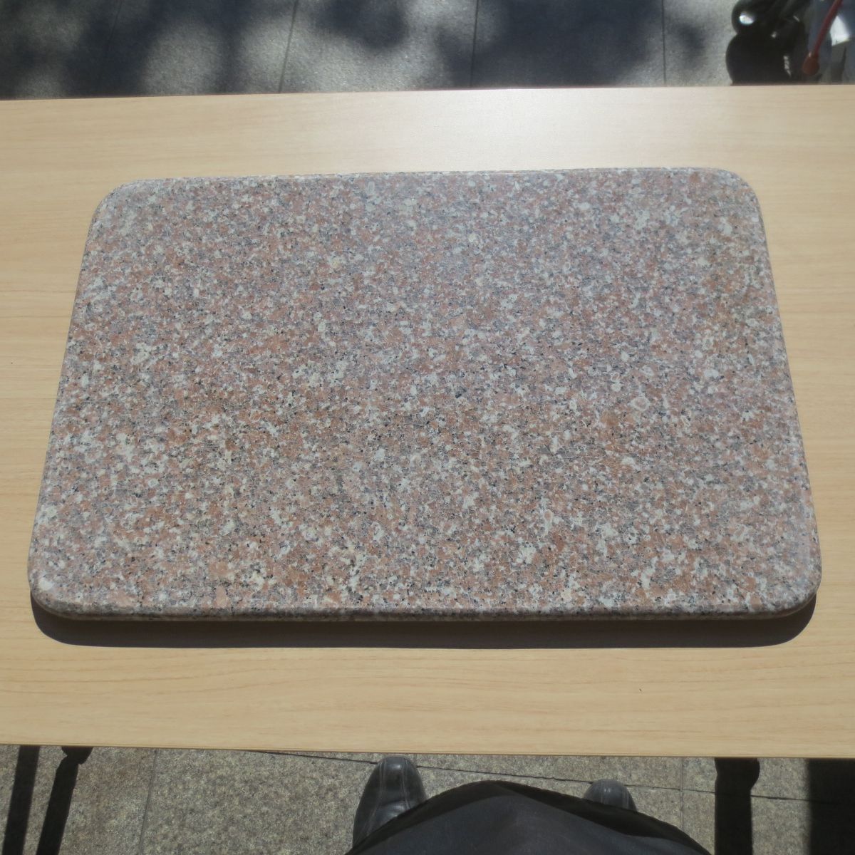 60×60×2(cm) ピンク系天然御影石