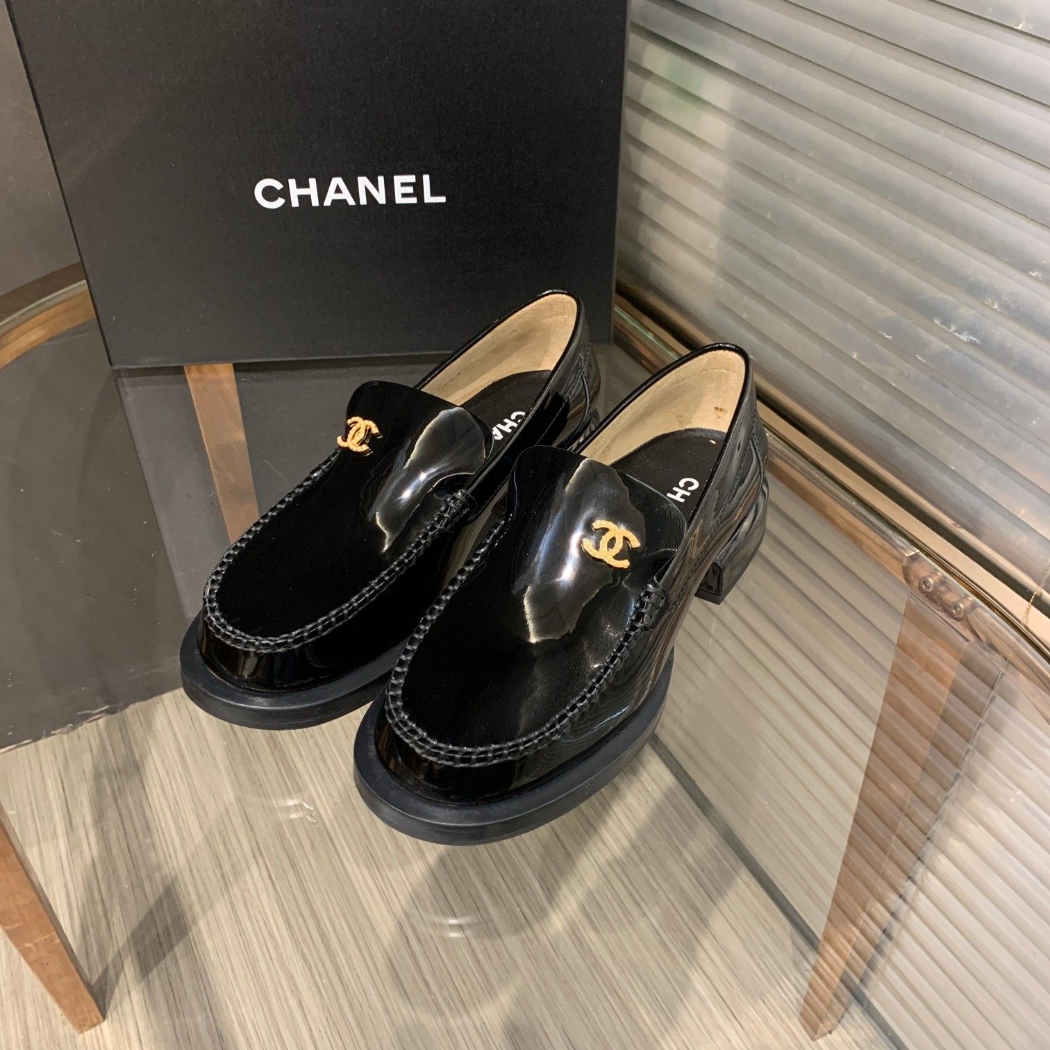 CHANELシャネル新品の楽福靴レトロで上品な靴型 - メルカリ