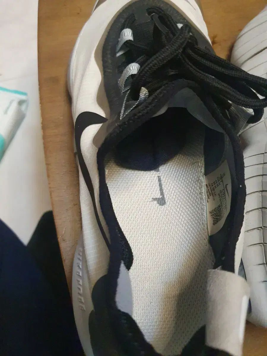 NIKE