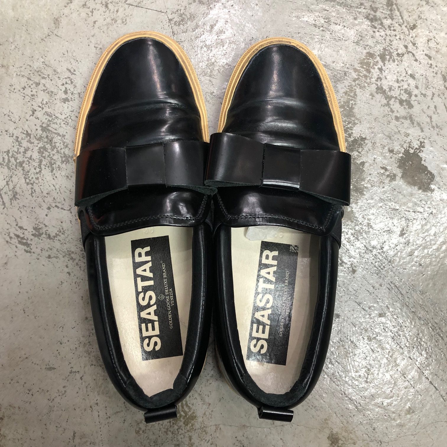 GOLDEN GOOSE パテント レザー パピヨン リボン スリッポン スニーカー 