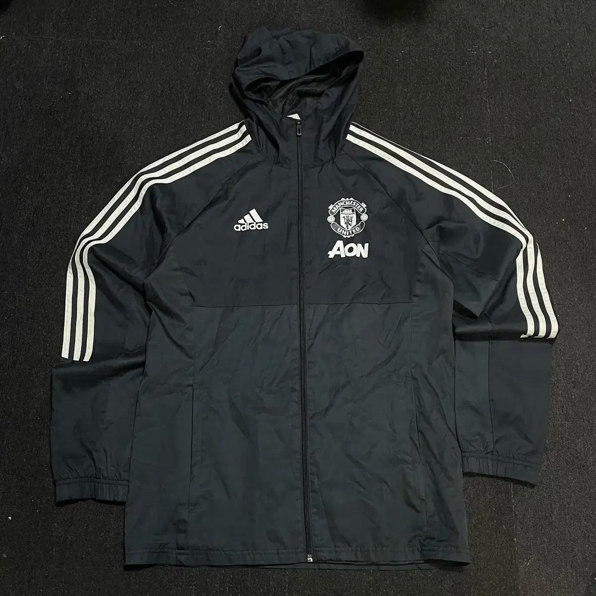 adidas マンチェスターユナイテッド ナイロンジャケット L adidas】Football マンチェスターユナイテッド ジャケット