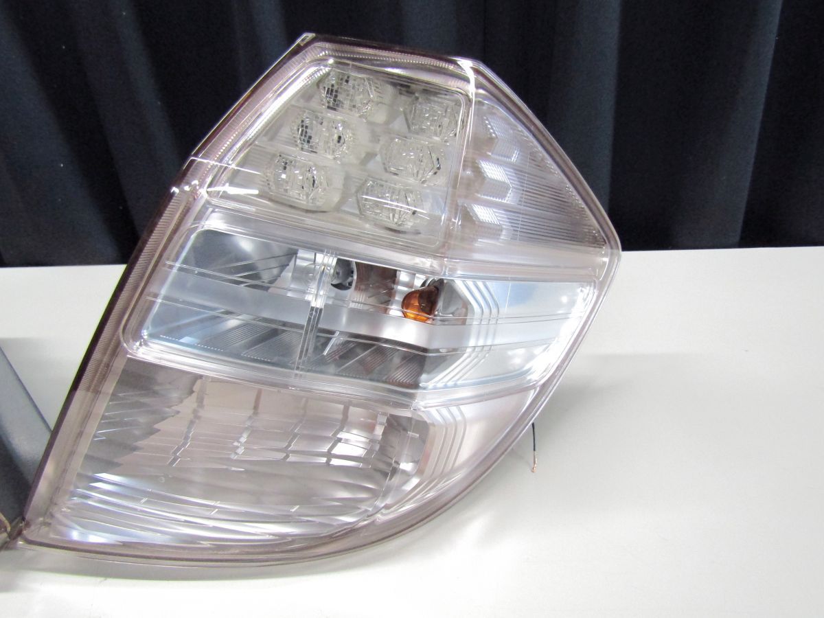 ホンダGE8フィットRS後期 純正 左右 テールランプ GE6 GE7 GE9 ホンダ GE8 フィットRS 後期 純正 左右 テールランプ GE6 GE7 GE9