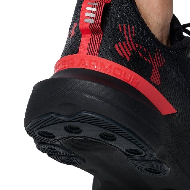 新品】UNDER ARMOUR アンダーアーマー ランニングシューズ