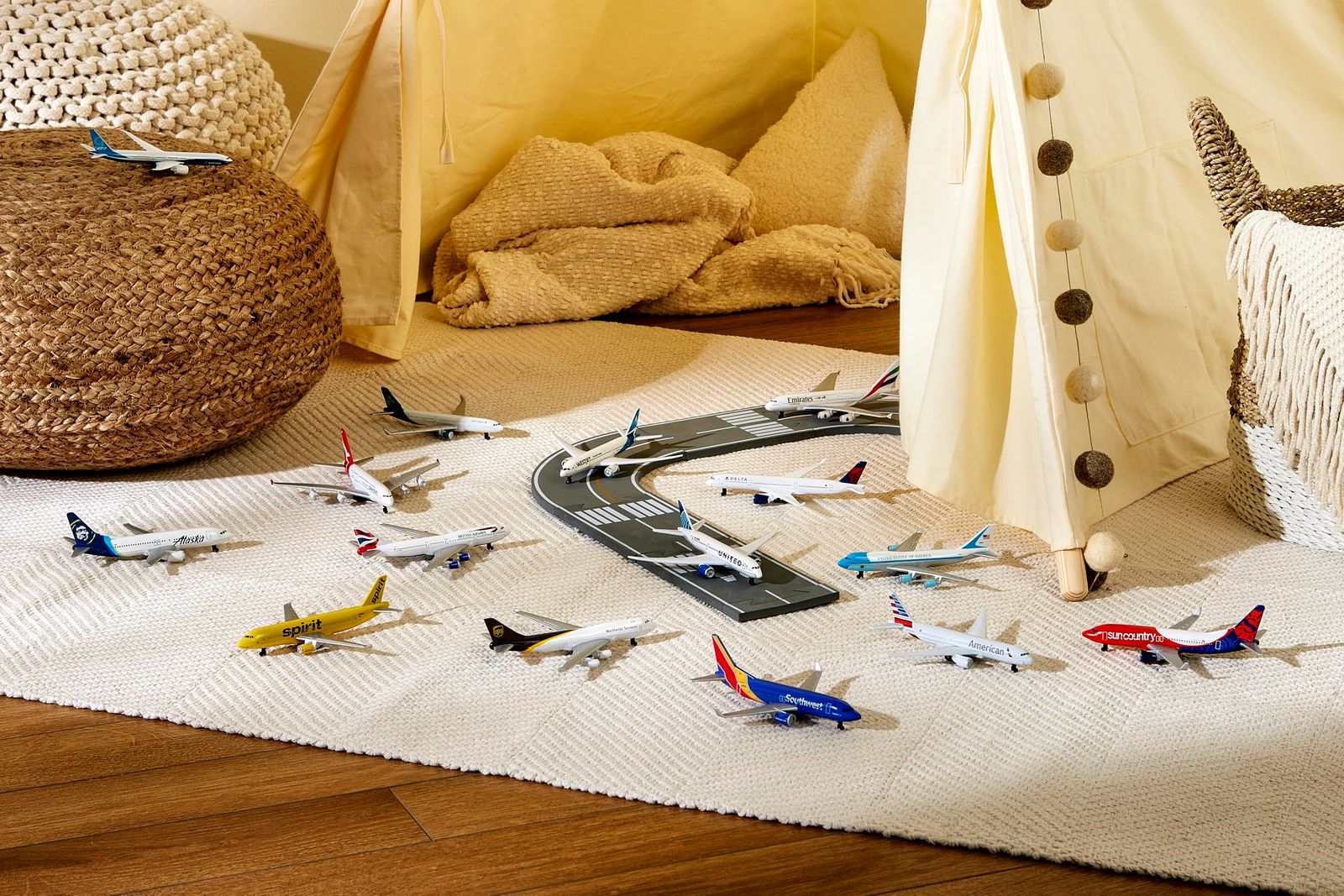 Daron Emirates A380 Single Plane by Daron 【公式通販】