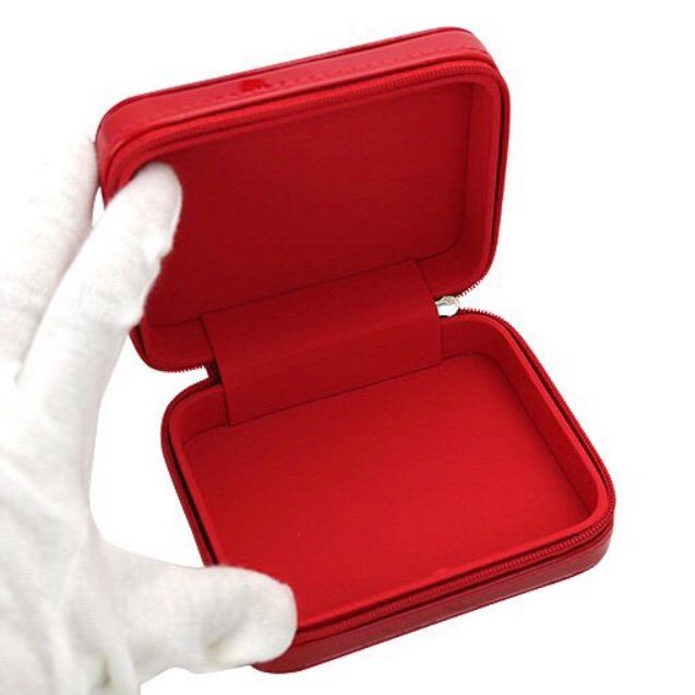 クリスチャンルブタン レッドコスメポーチ