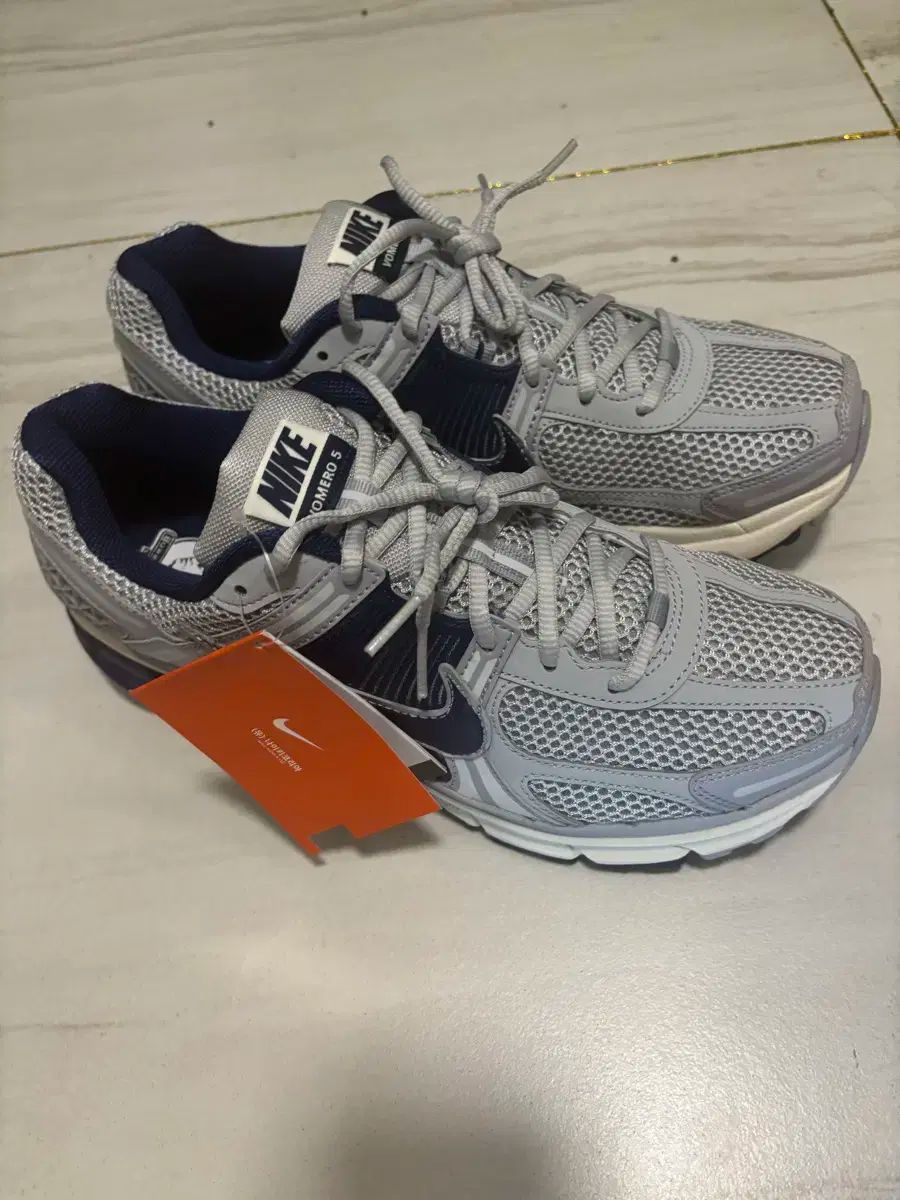 ナイキ ボメロ 5 グレー ネイビー スニーカー
