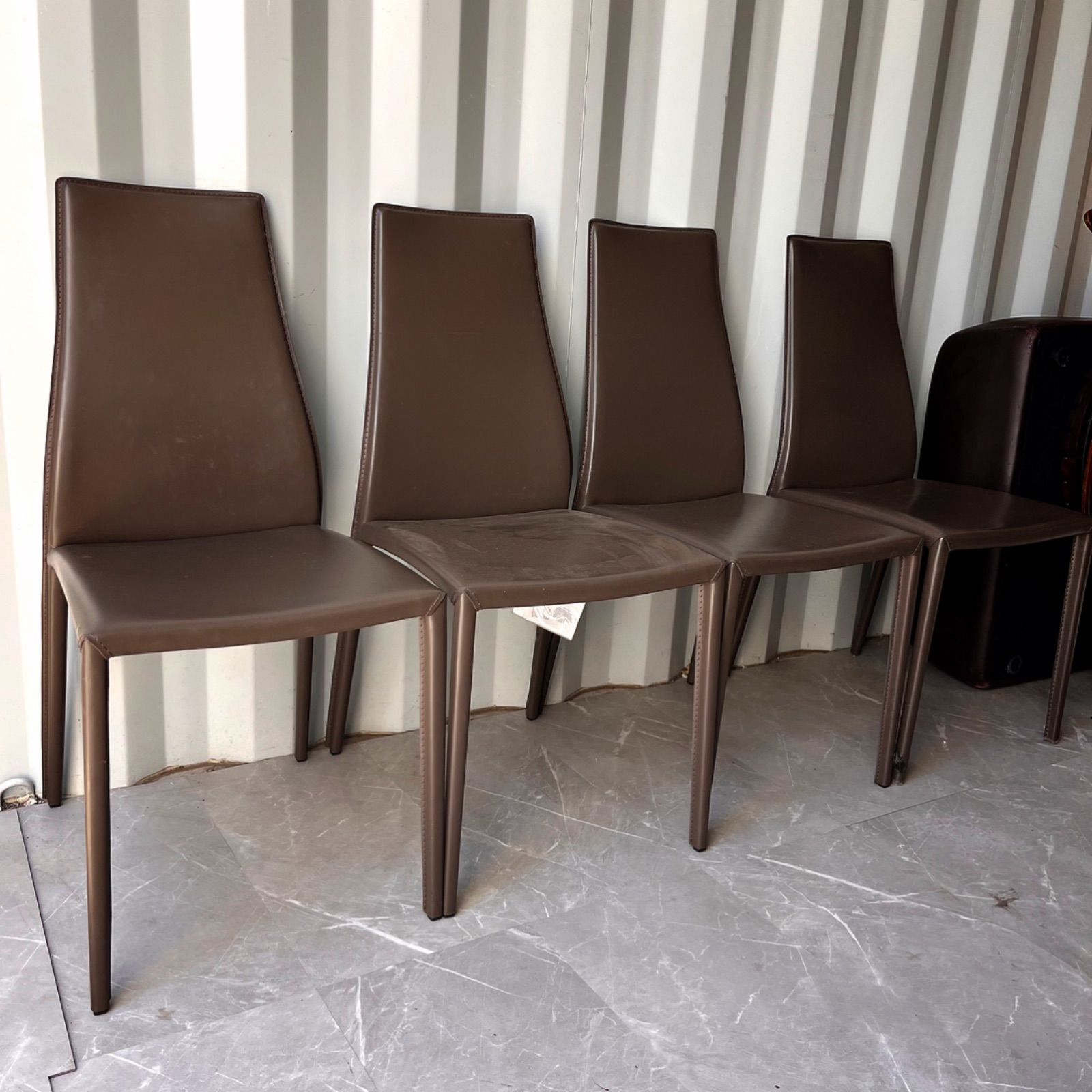 取付無料！カリガリス アイーダ 本革ブラウン ハイバックダイニングチェア4脚✨ 取付無料！カリガリス アイーダ 本革ブラウン ハイバックダイニング