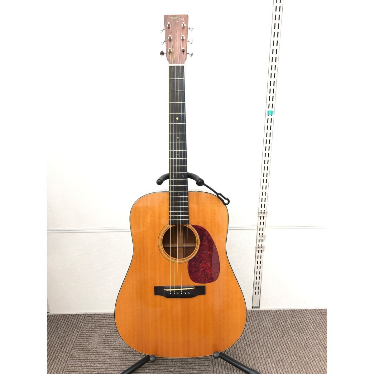 ▼▼Martin マーチン アコースティックギター ナザレス ハードケース付 ネックヒール傷有 1弦ペグナット欠品 D-18V