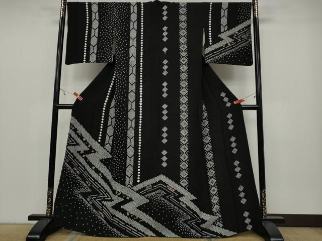 平和屋着物●訪問着　作家物　中国三大刺繍　相良刺繍　襲絞り　流水花文　暈し染め　さが美扱い　正絹　逸品　AABG3568cs 平和屋着物○中国三大刺繍 相良刺繍 訪問着 絞り 宝尽くし文 黒地 正絹