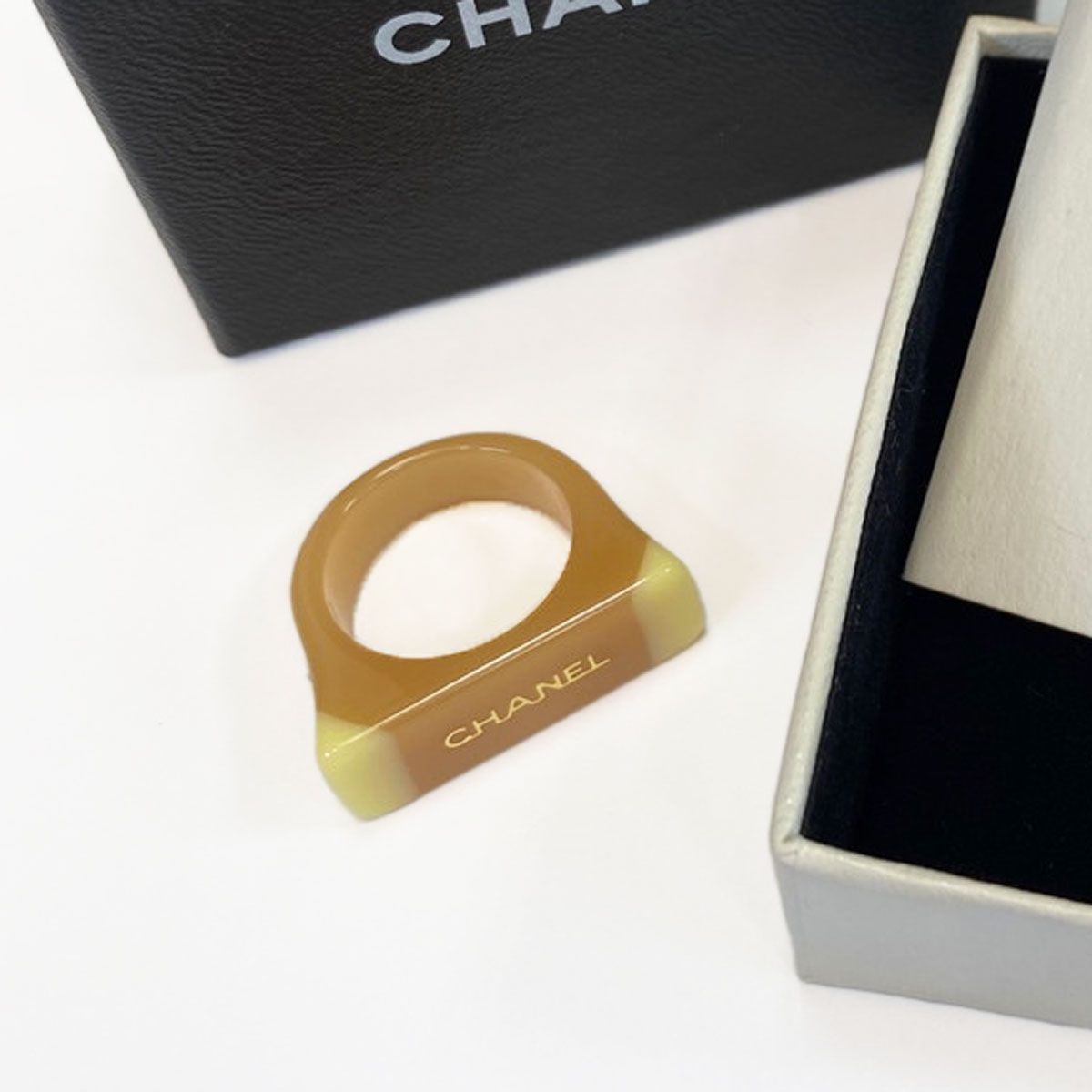 CHANEL プラスチック バンドリング 指輪 ベージュ 9552 CHANEL シャネル プラスチック バンドリング 指輪 ベージュ