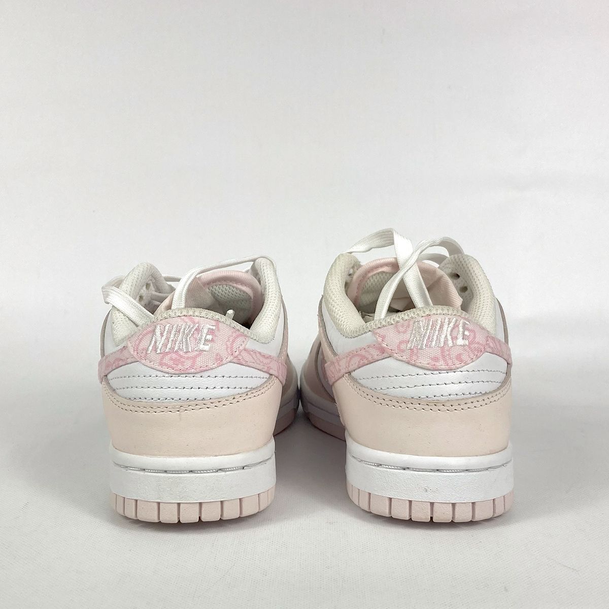 NIKE WMNS DUNK LOW WHITE/PEARL PINK/MEDIUM SOFT PINK 【PAISLEY】 US5-22.0cm -  メルカリ