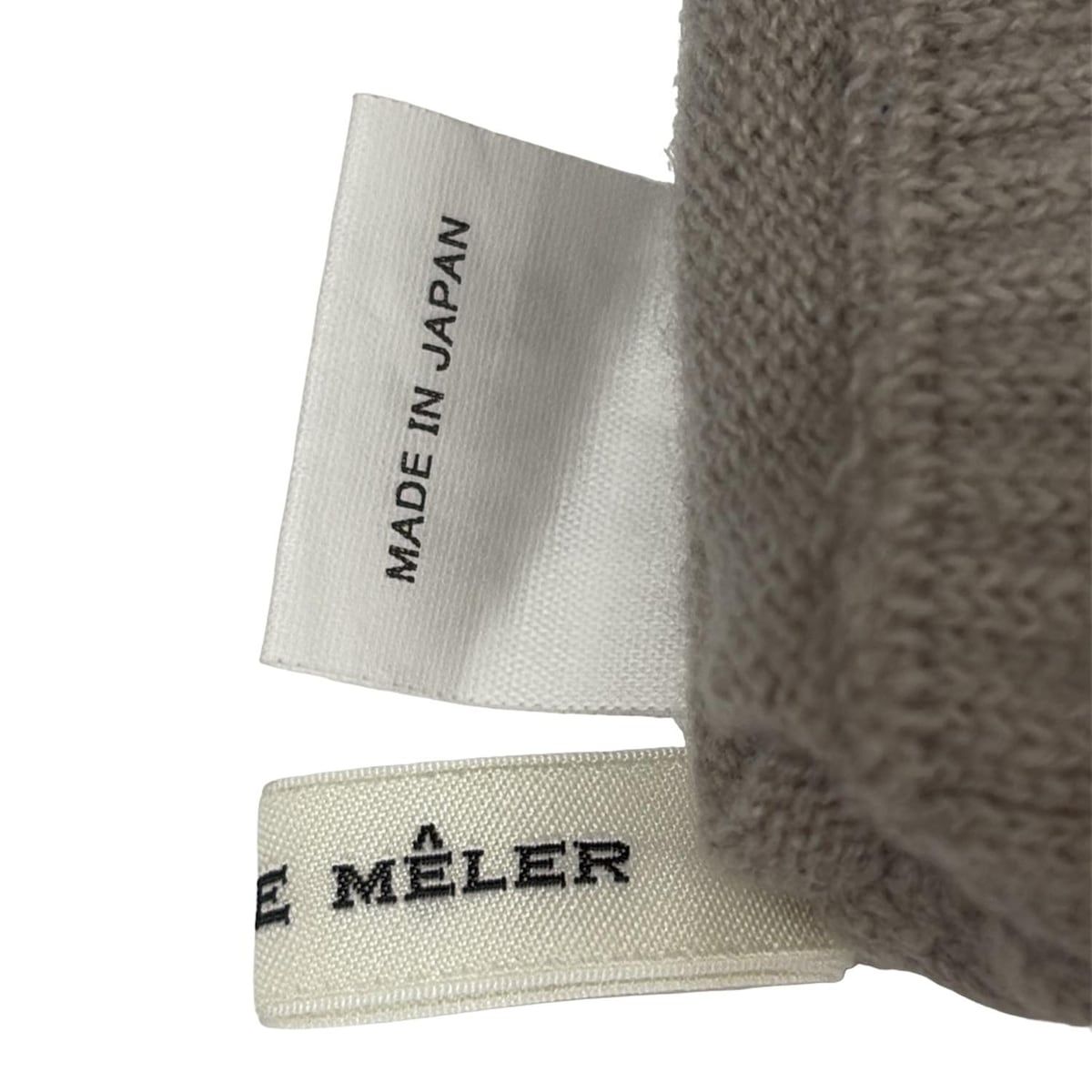 グレーベージュ