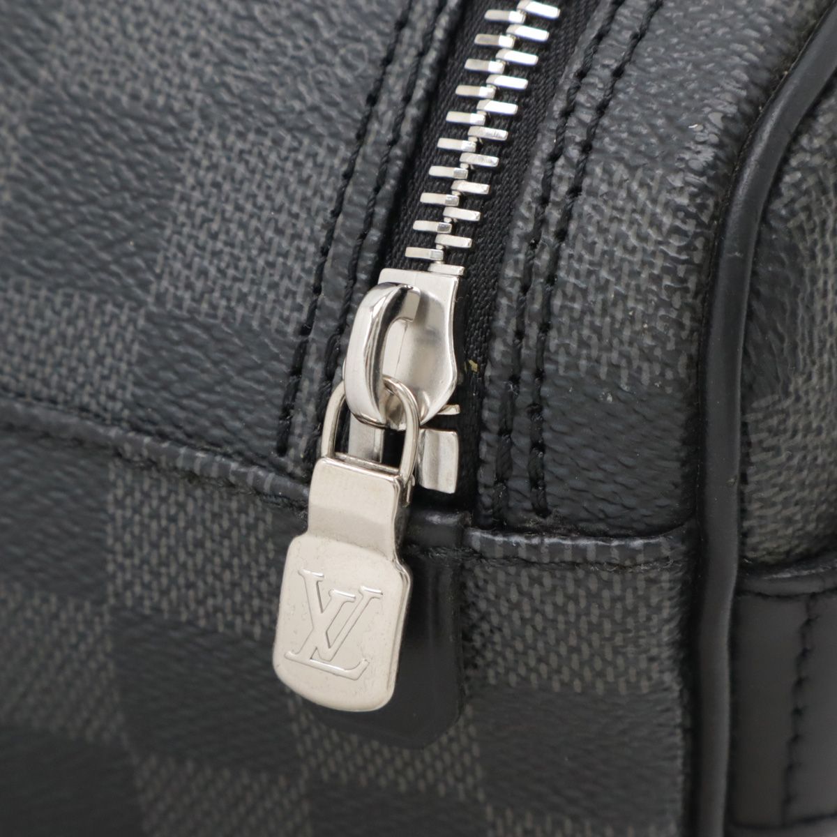 LOUIS VUITTON ルイ ヴィトン ダミエグラフィット トワレ ポーチ